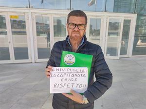 Lega a Bari protesta per inefficienza servizio Amiu